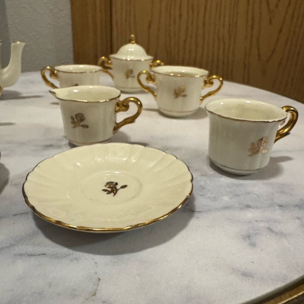 Lennox miniature tea set - missing one lid ! - Picture 9 of 12